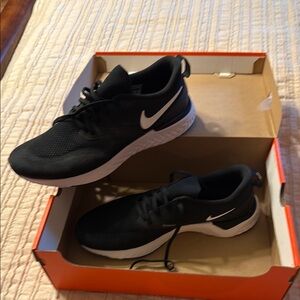 Nike Men's Black and White Athletic Shoes